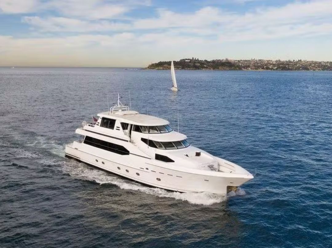 AQA luxury yacht hire - NYE Yacht Hire on Sydney Harbour