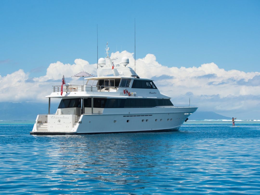 Dreamtime - Luxury yacht hire Sydney Harbour NYE 24/25