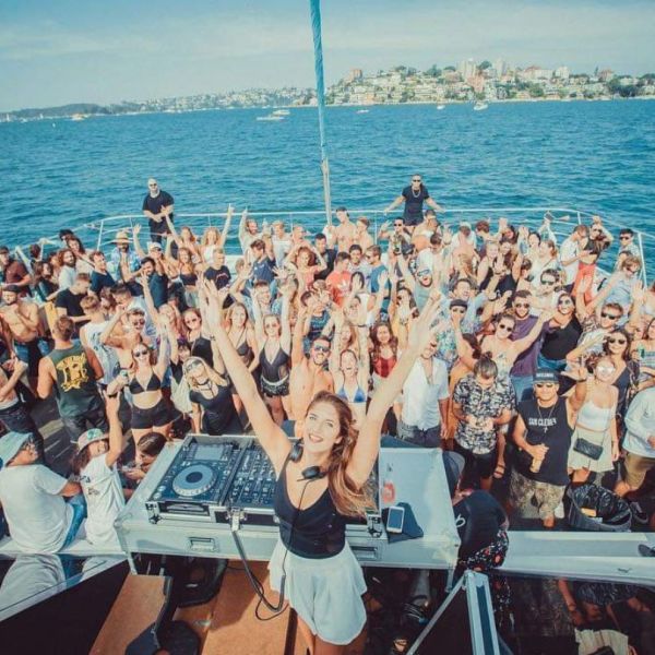 Aussie Legend - Group party boat