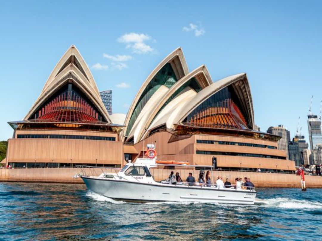 Moxie Boat Hire Sydney - Opera House