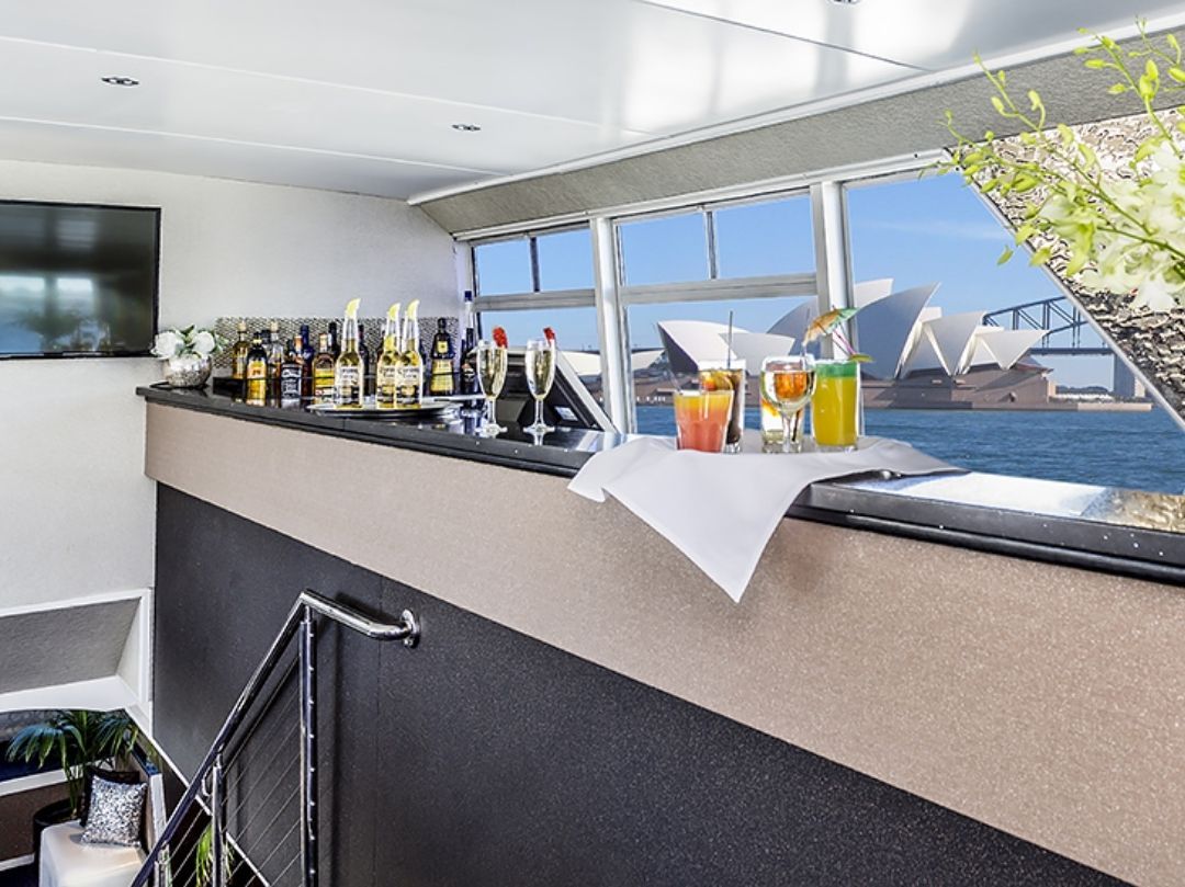 Jerry Bailey Boat Hire - Bar area