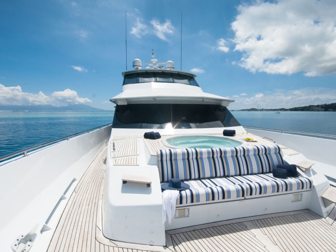 Dreamtime - Luxury yacht with front deck jacuzzi