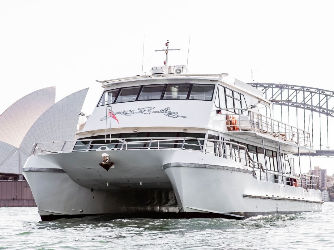 Jerry Bailey Boat Hire - All inclusive vivid boat cruise
