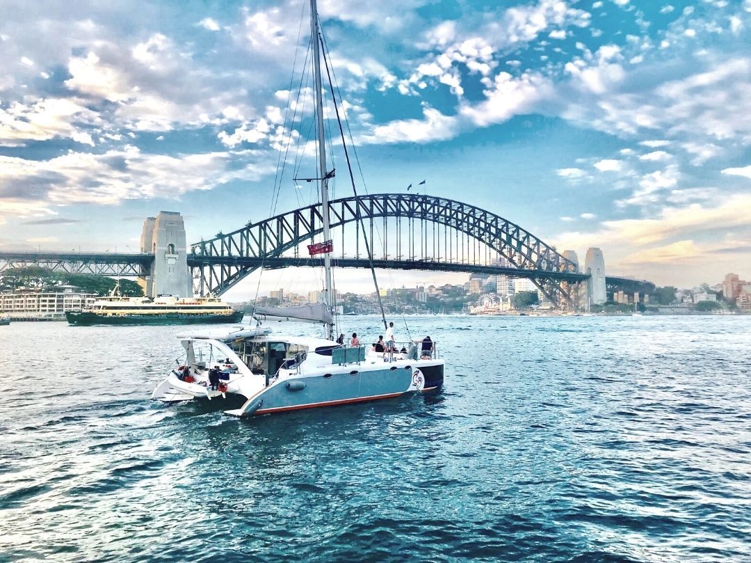 Barefoot Boat Hire - Sydney Harbour Bridge