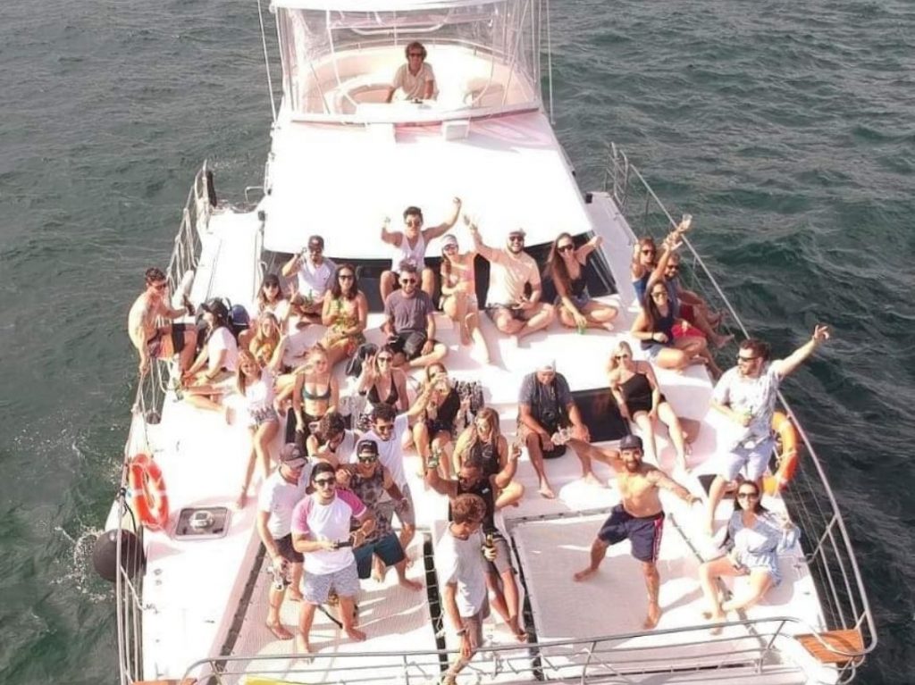 Cloud 9 Boat Hire - Friends Day Out