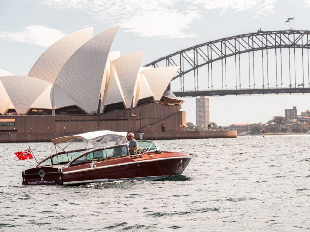 MV Bel Boat Hire - Sydney Opera House
