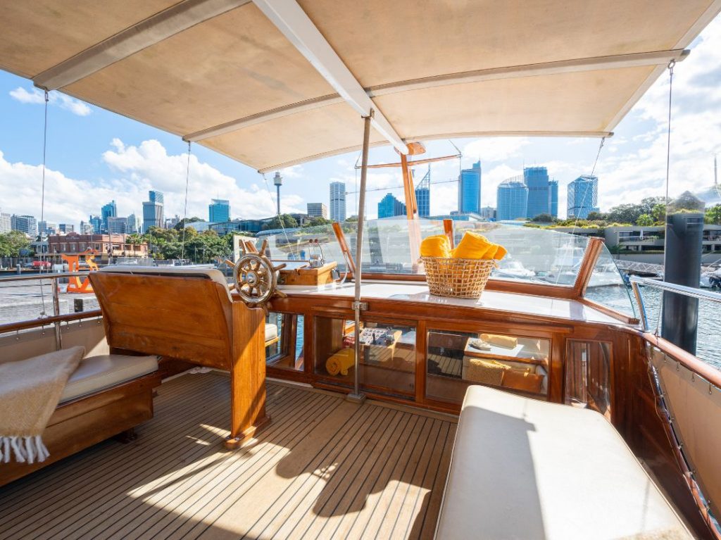 Suellen Boat Hire - Outdoor Lounge